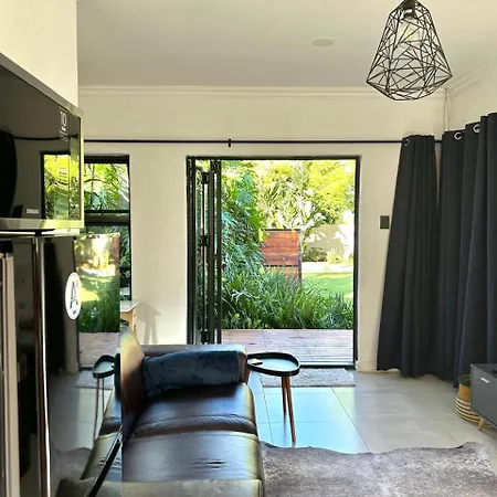 Apartment Close To Menlyn Maine Pretoria Exterior photo