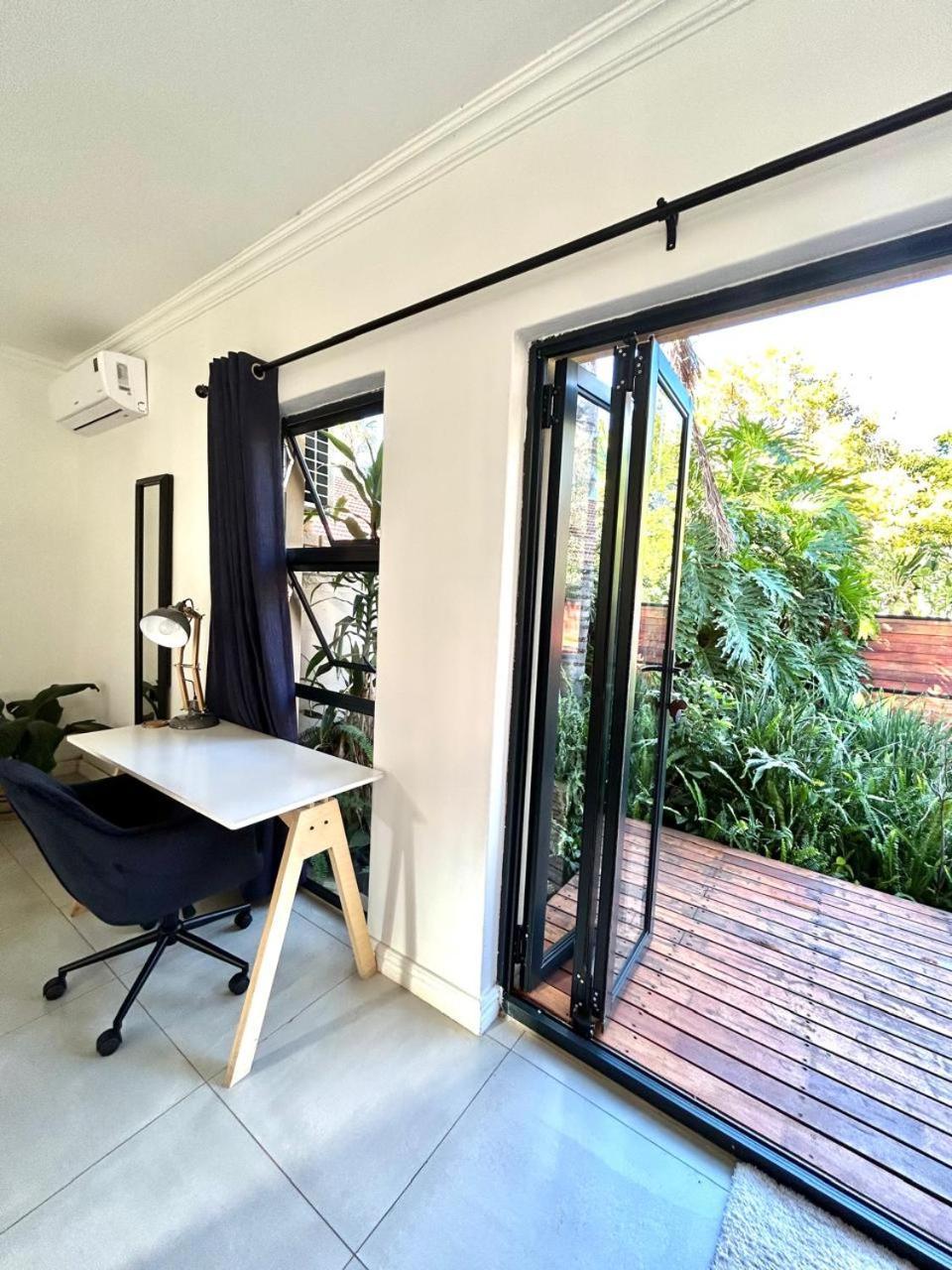 Apartamento Close To Menlyn Maine *