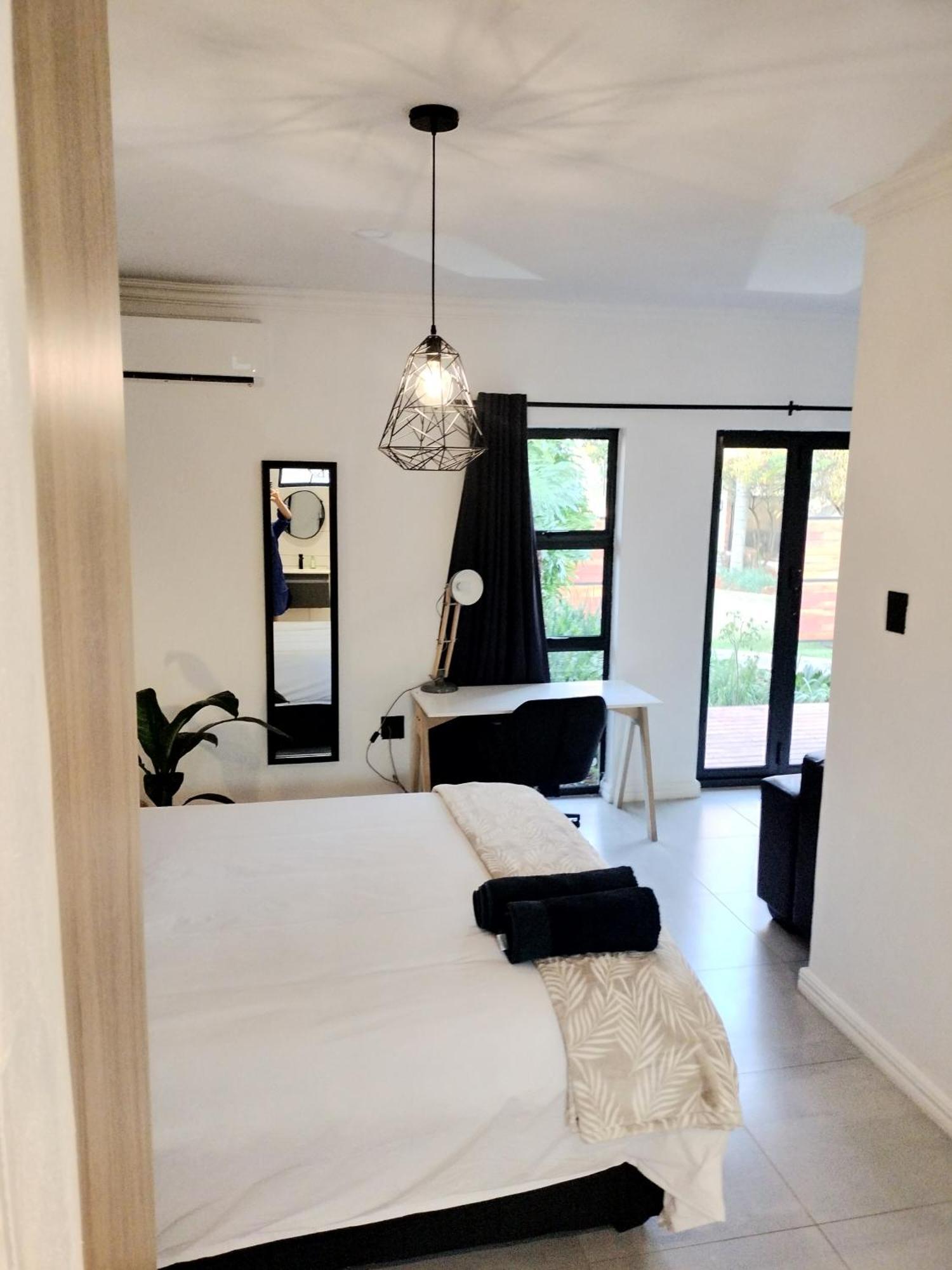 Apartamento Close To Menlyn Maine Pretoria-Noord